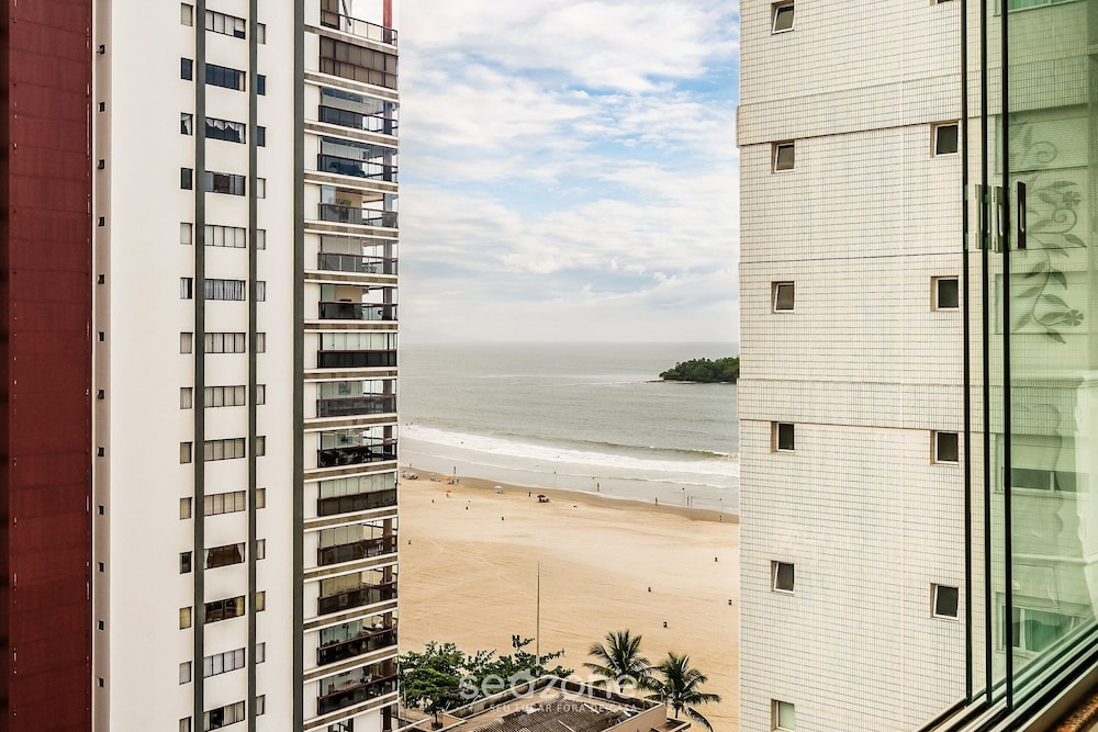 Beachfront apt BC Center Close to Attract. Aco803
