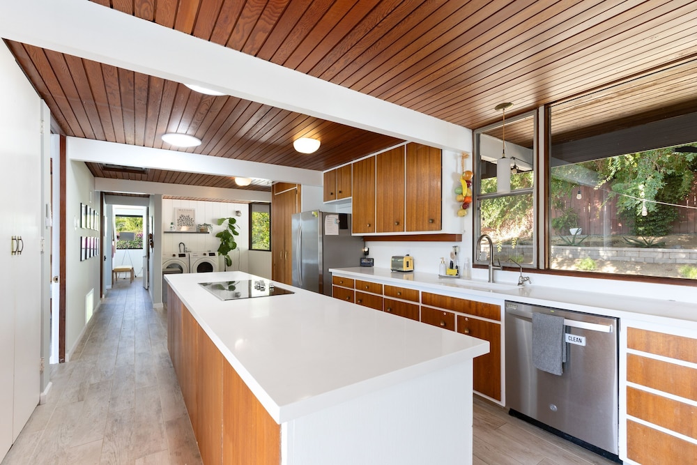 Mid-century Masterpiece With Pool Spa Tesla