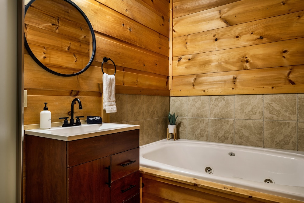 The Copper Bird Cabin