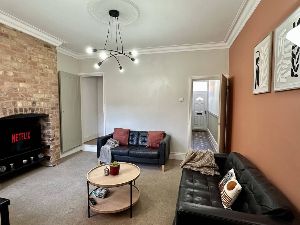 4-bed 3 Bath House in Leicester City