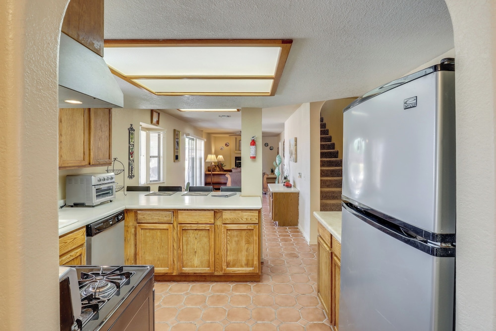 Pet-friendly Bullhead City Home ~ 2 Mi to River! view 3
