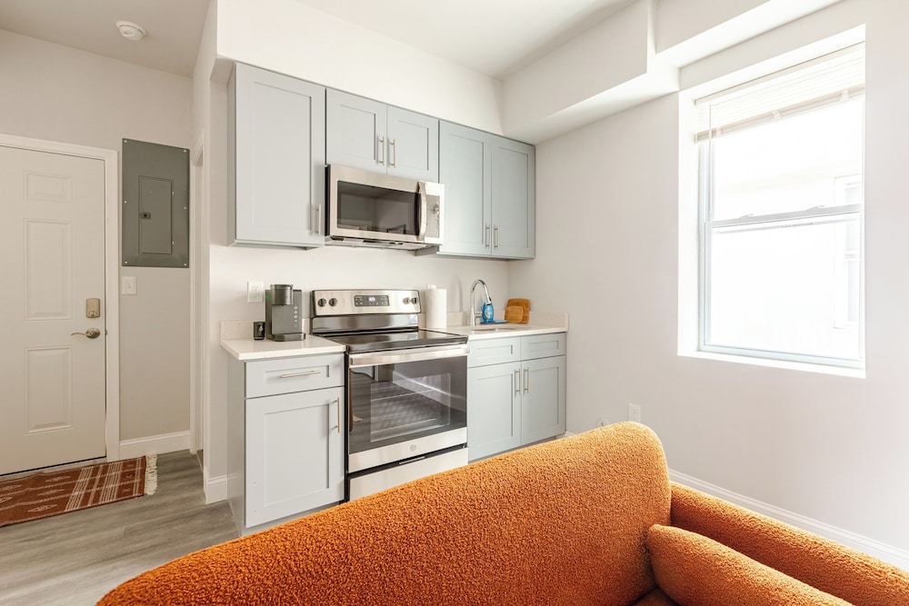 Chic & Cozy Philly Stay in City Center