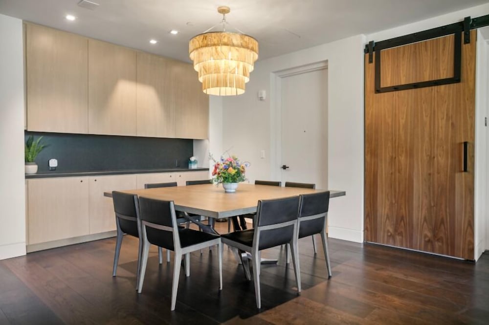 203 - Three Bedroom Deluxe One Empire Pass 3 Condo