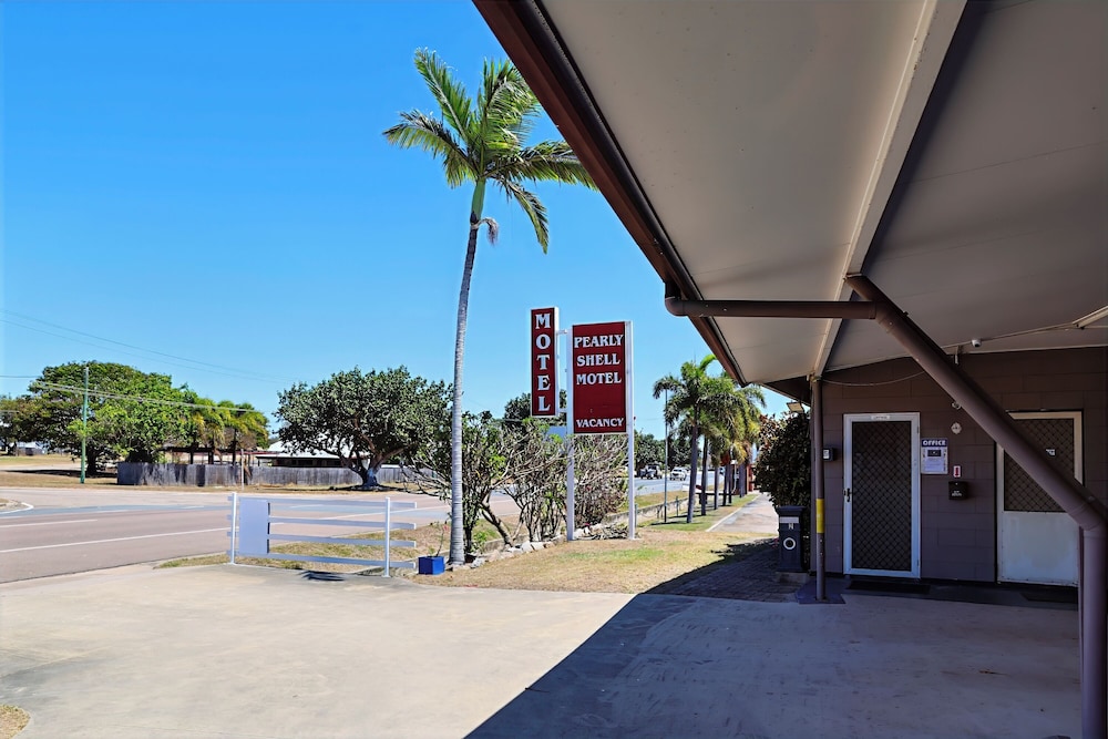 Pearly Shell Motel