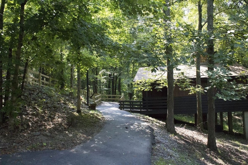 Giant City Lodge
