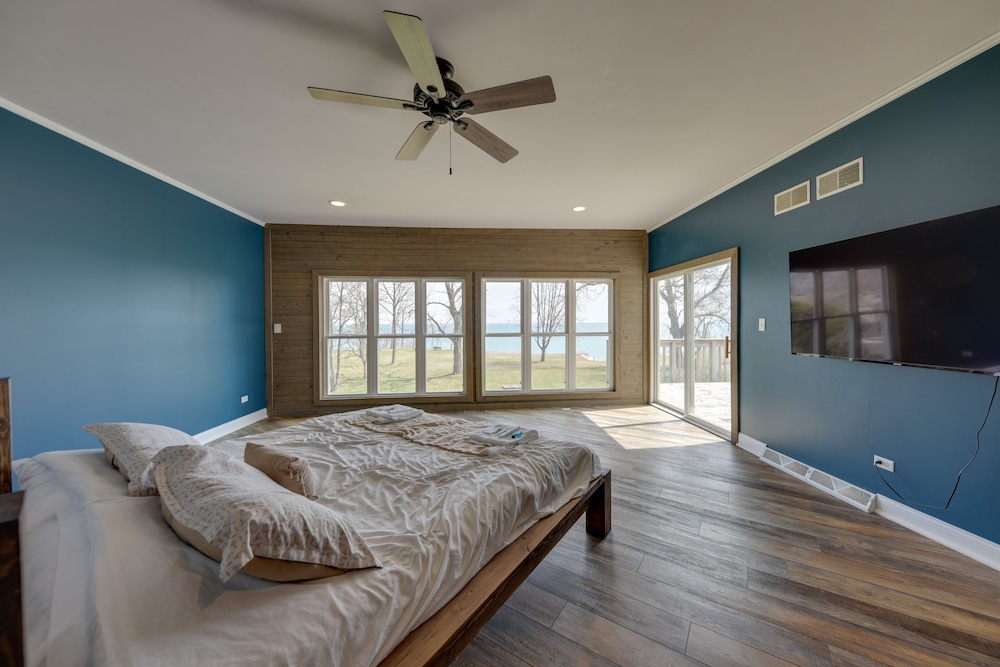 Milwaukee Vacations - Lake Michigan Vacation Rental w/ Private Beach! - Property Image 4