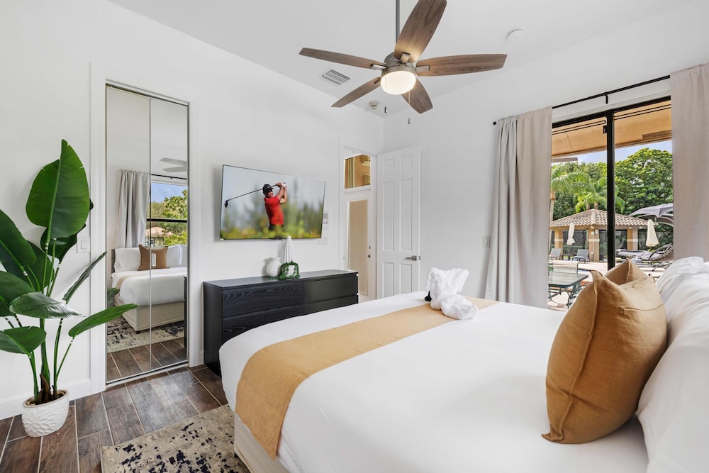Grand 6BR Plantation Estate w/ Tennis & Pool