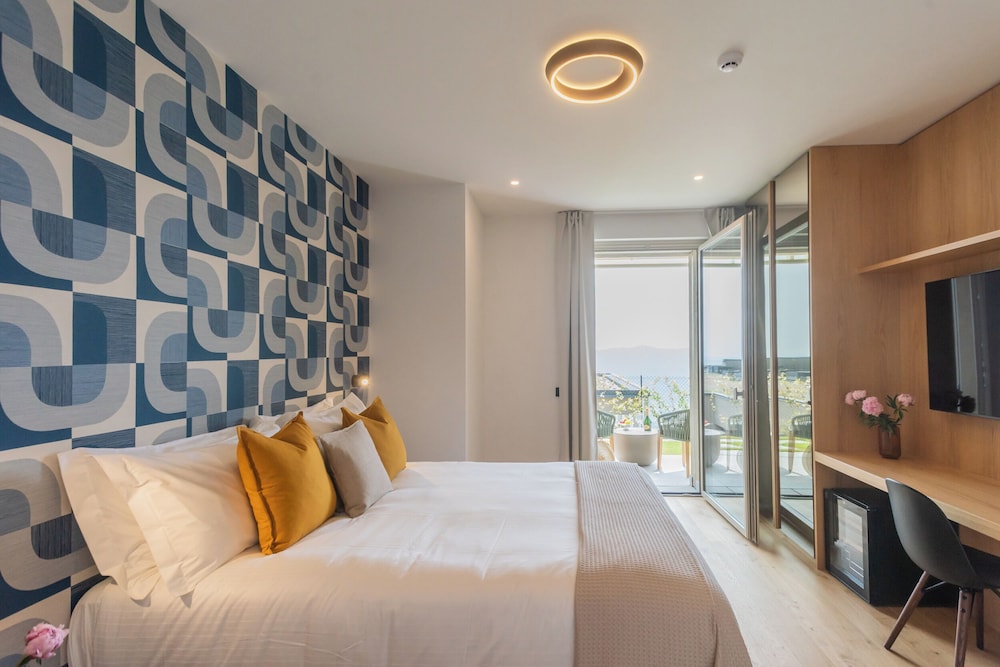Pureview Luxury Suites, with breakfast & pool by Rent all Como