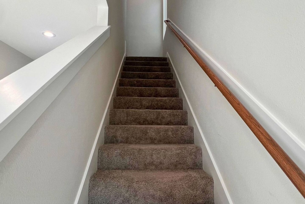 Gated 3BR Home 10 Mins Downtown