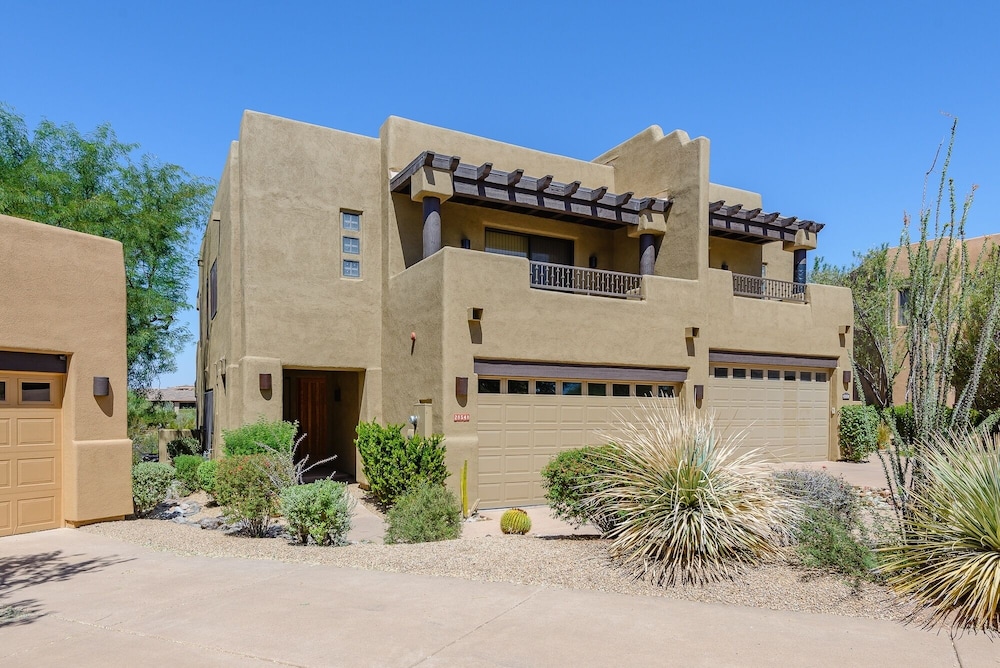 Agave 2 Bedroom Townhouse by RedAwning