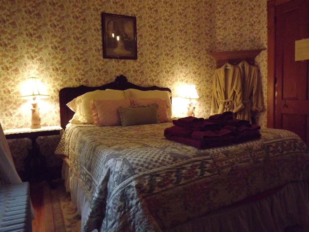 Margaretville Mtn Inn B&B and Village Suites view 5