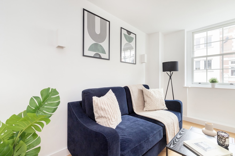 Fitzrovia 1BR with Balcony by Soho