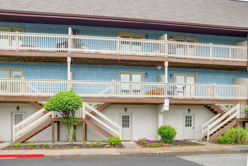 Ocean City Getaway w/ Balcony, Steps to Boardwalk!