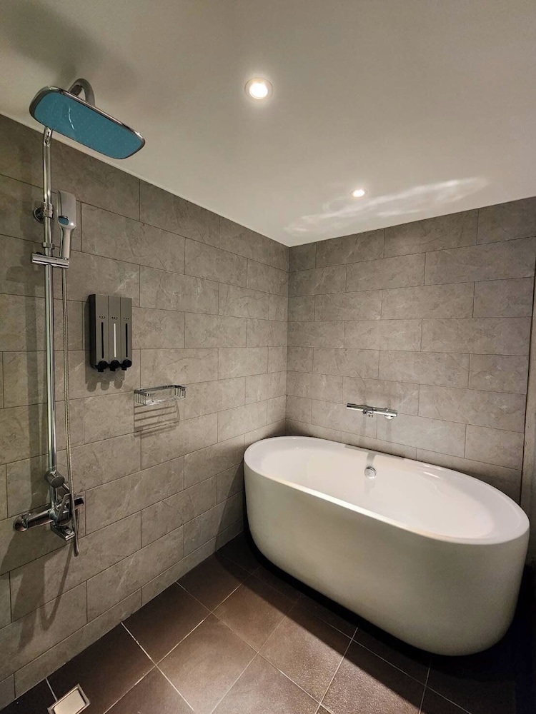 Fun Stay Inn Ximen