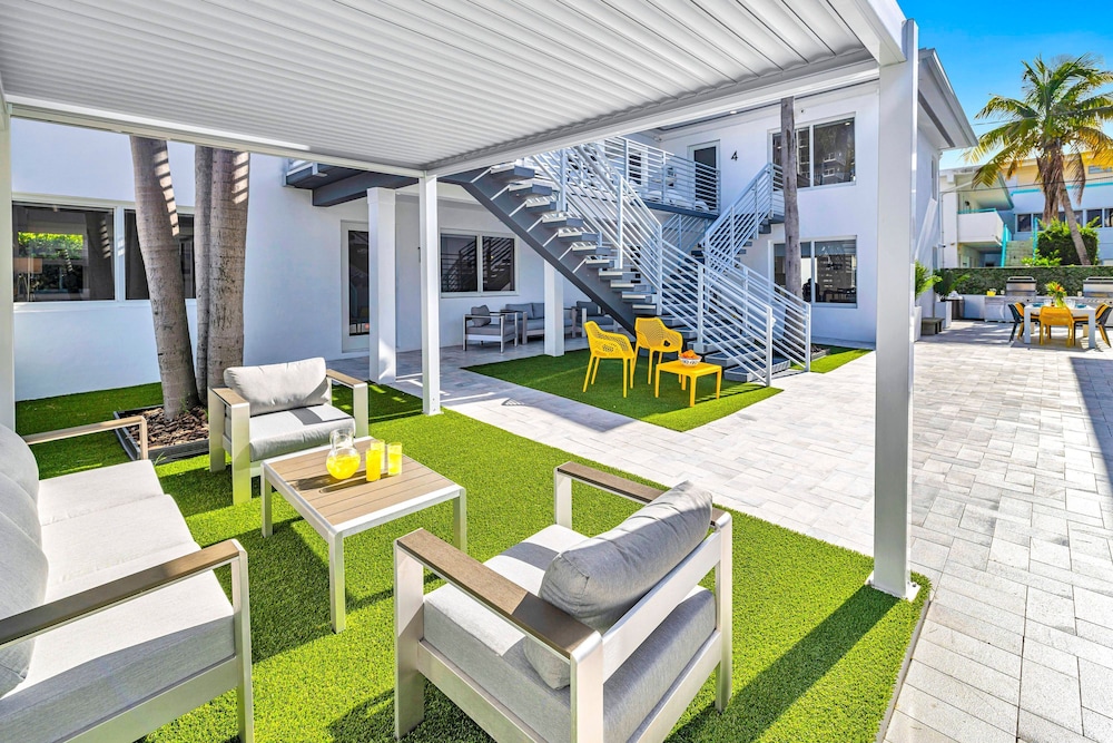 Beach Condo King Bed Lush Patio w BBQ Birch Key One
