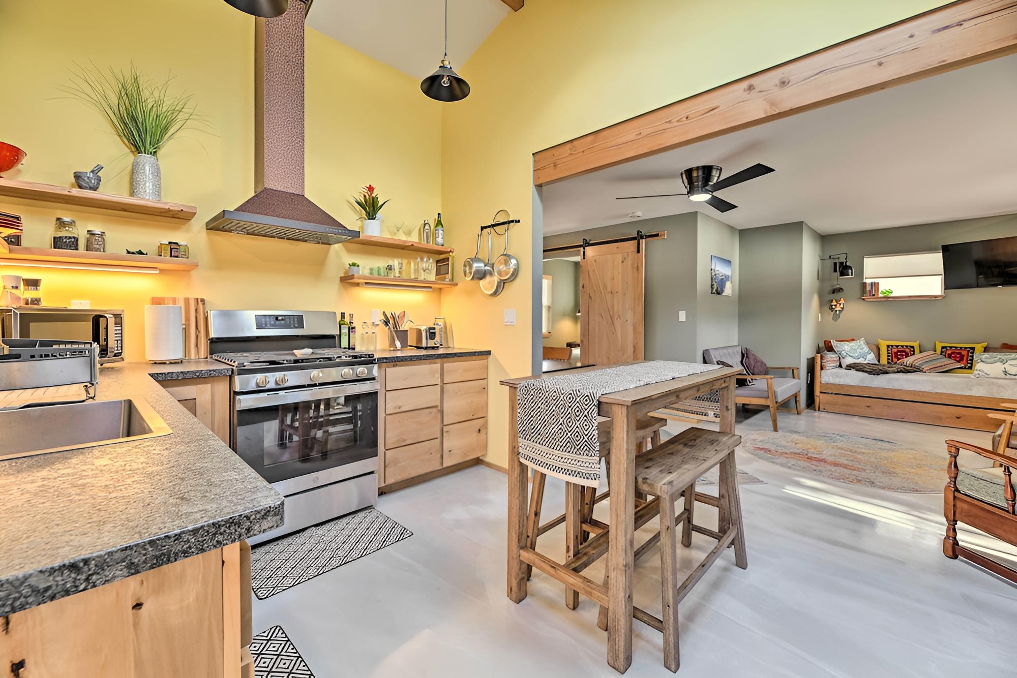 Grants Pass Home ~ 1/2 Mi to Rogue River! view 2