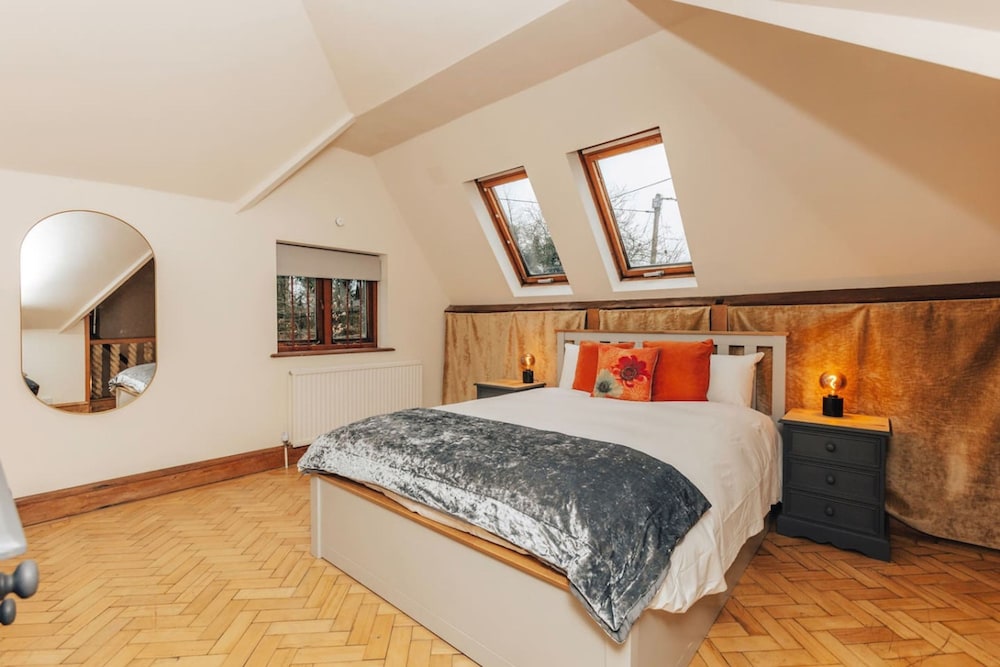 Aston Pottery - From 250 Per Night