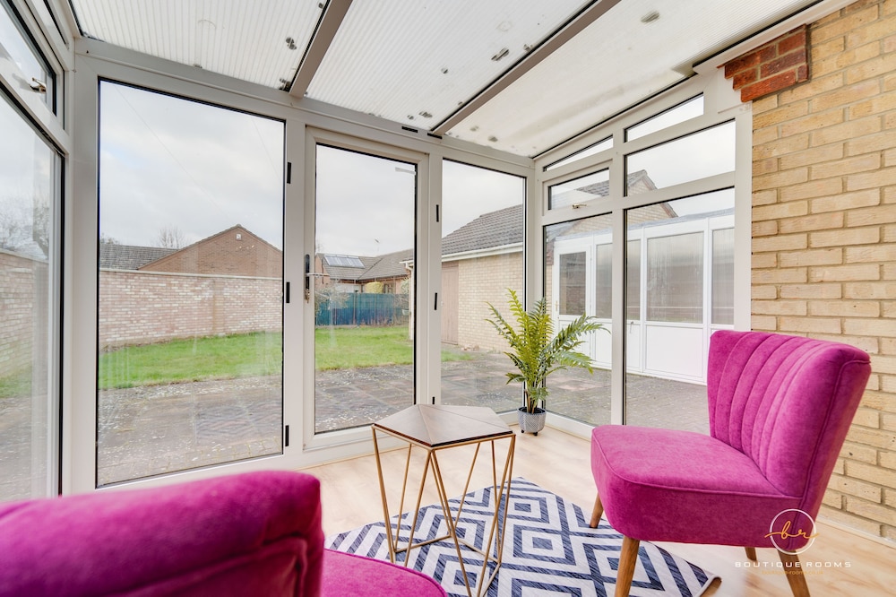 Huntingdon Vacations - The Stylist Large Buddha House - Property Image 4