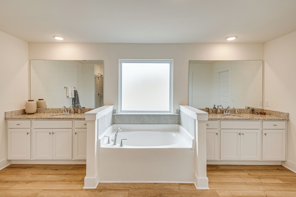 15 Mi to Dtwn Huntsville: Newly Built Home!