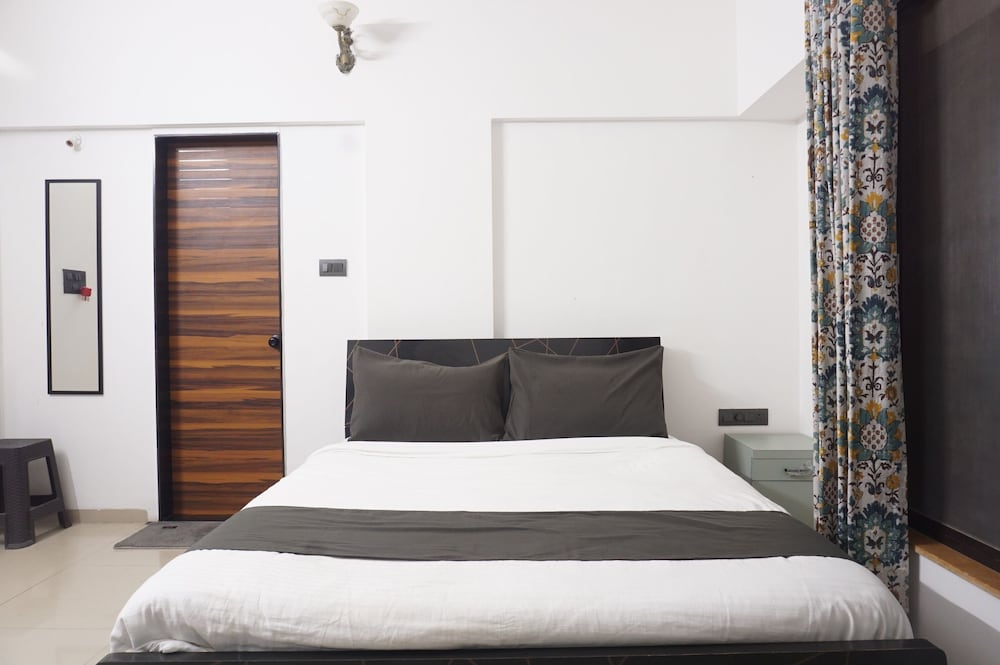 HOTEL LOTUS GUEST HOUSE