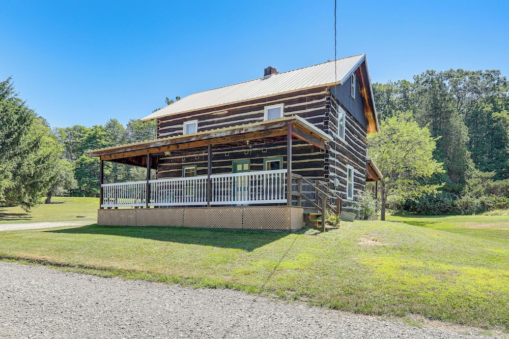5 Mi to State Parks: Penfield Cabin w/ Fire Pit!