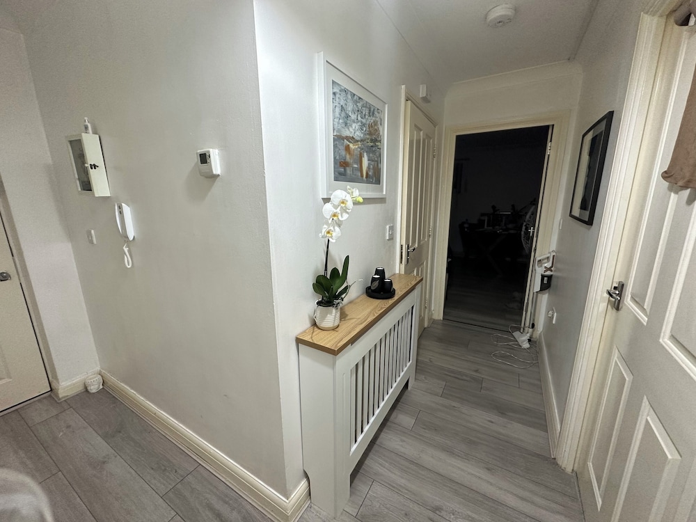 Charming Mi Casa Es Tu Casa 2-bed in Dagenham