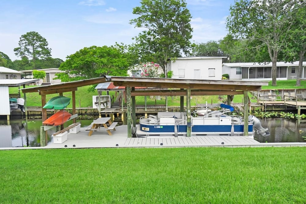 Qt Cottage on Dunn s Creek Fire Pit Kayaks