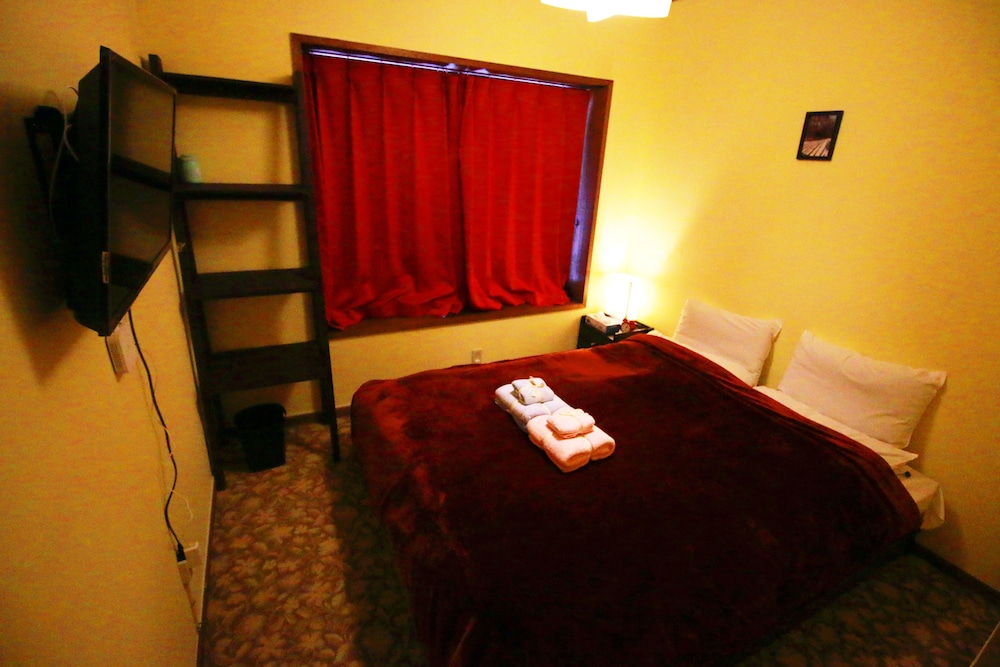 Lodge Q Hotel
