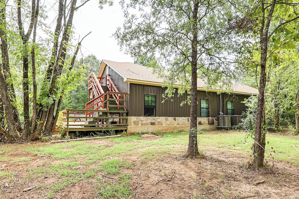 Family Home w/ On-site Waterfall & Pond in Fulton!