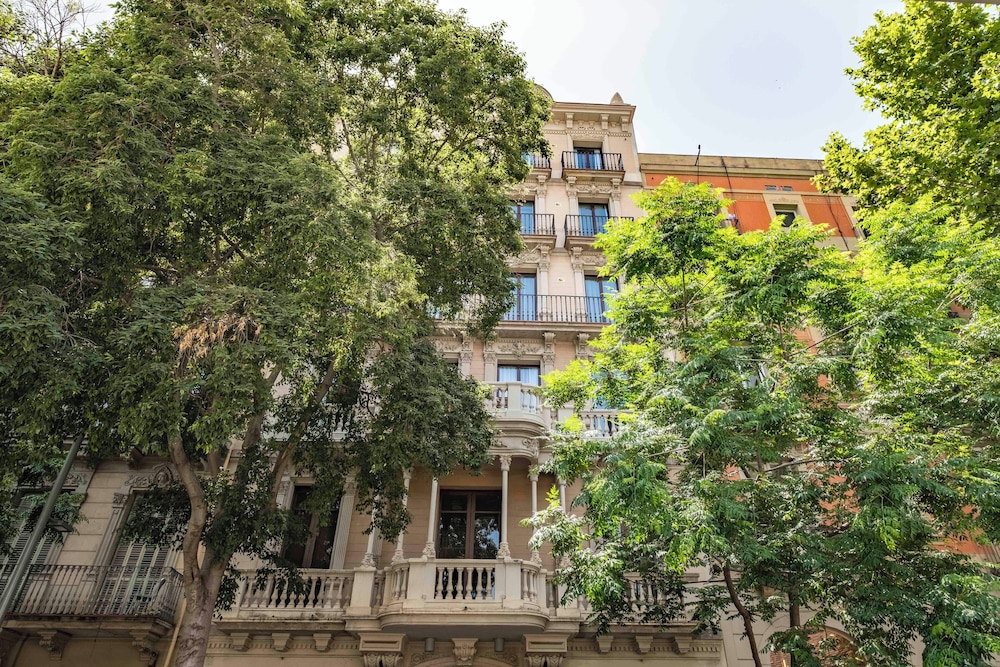 Aspasios Market Balconies