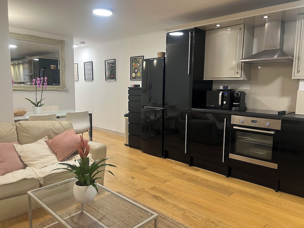 Charming 2bedroom flat in Shepherds Bush