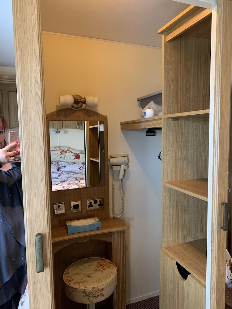 Remarkable 2-bed Caravan in Ingoldmells view 4