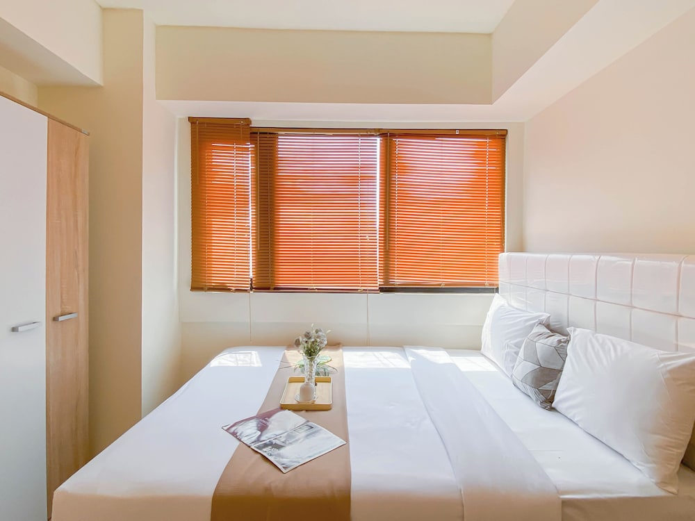 Brand New 1Br With Working Room At Meikarta Apartment