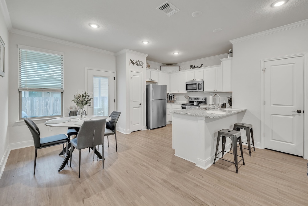 Modern 3br In Gated Community Near Jbsa & Seaworld 3 Bedroom Duplex