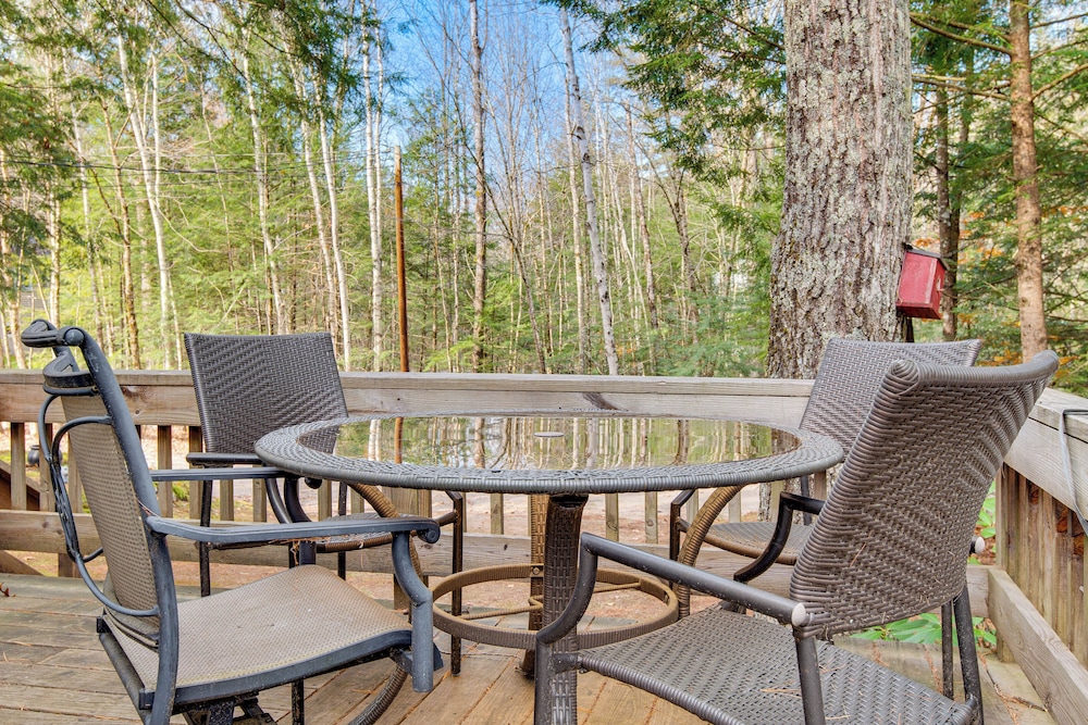 < 1 Mi to Lake Winnipesaukee: Family Winter Escape
