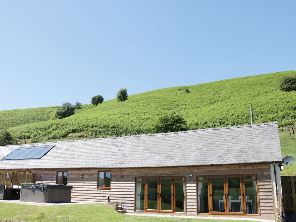 2 Beacon View Barn