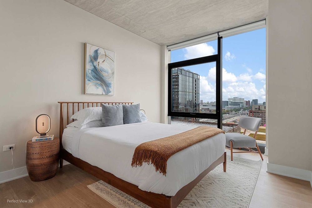 West Loop Stay Walkable Skyline Balcony