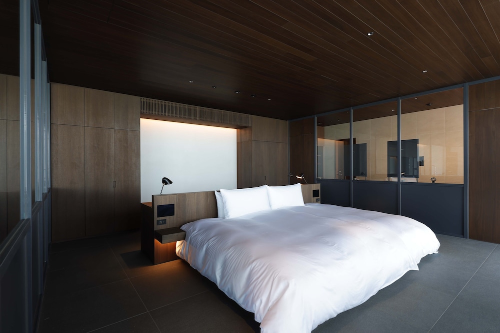 NOT A HOTEL AOSHIMA