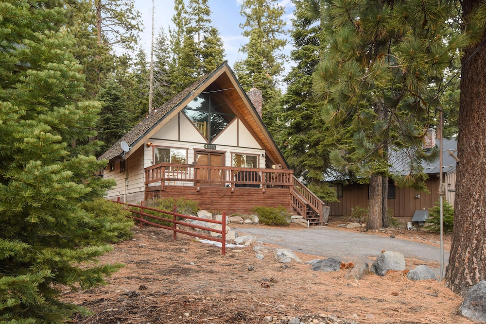 Moose Cabin Year-round Outdoor Fun w/ BBQ view 3