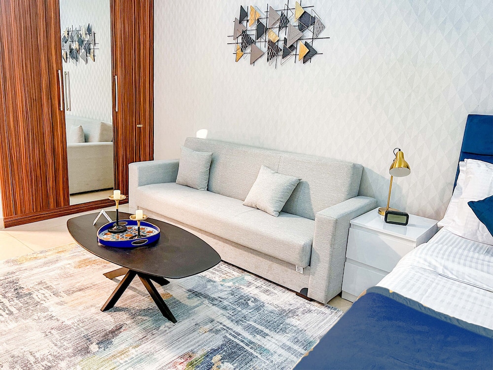 Cosmos Living Elegant Studio Near Marina