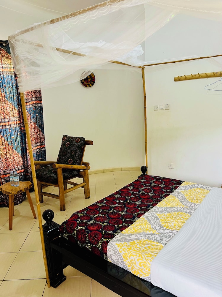 Rafiki Safari Lodge Bwindi
