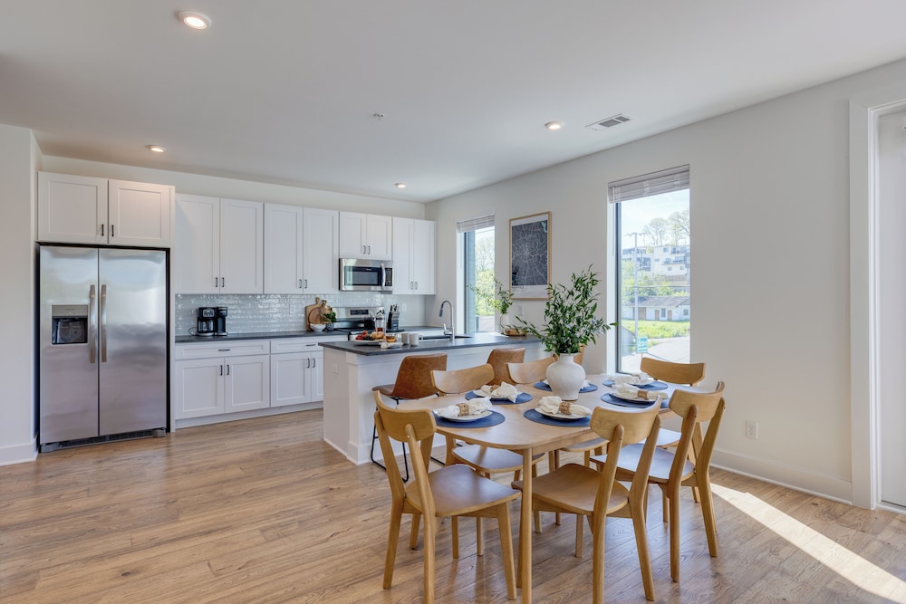 The Heights by AvantStay – Modern Condo Minutes from Broadway