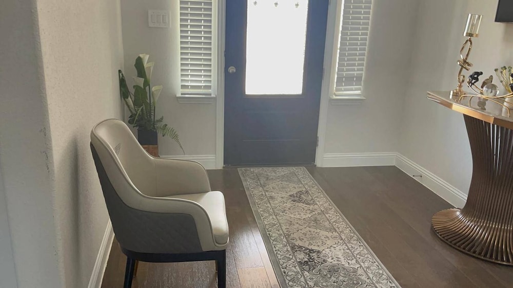 Spacious 2Br w/ Fireplace - Sleeps 4 - Bbq - Lake
