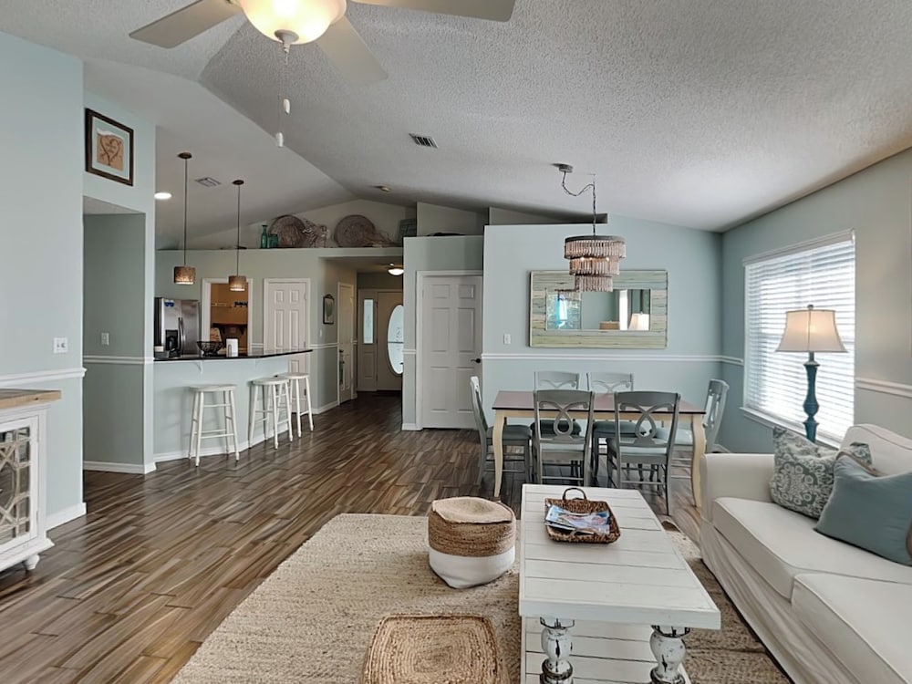 Emerald Port Of Call by Southern Vacation Rentals