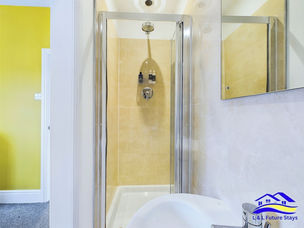 2br-sleeps4-citycentre-freeparking