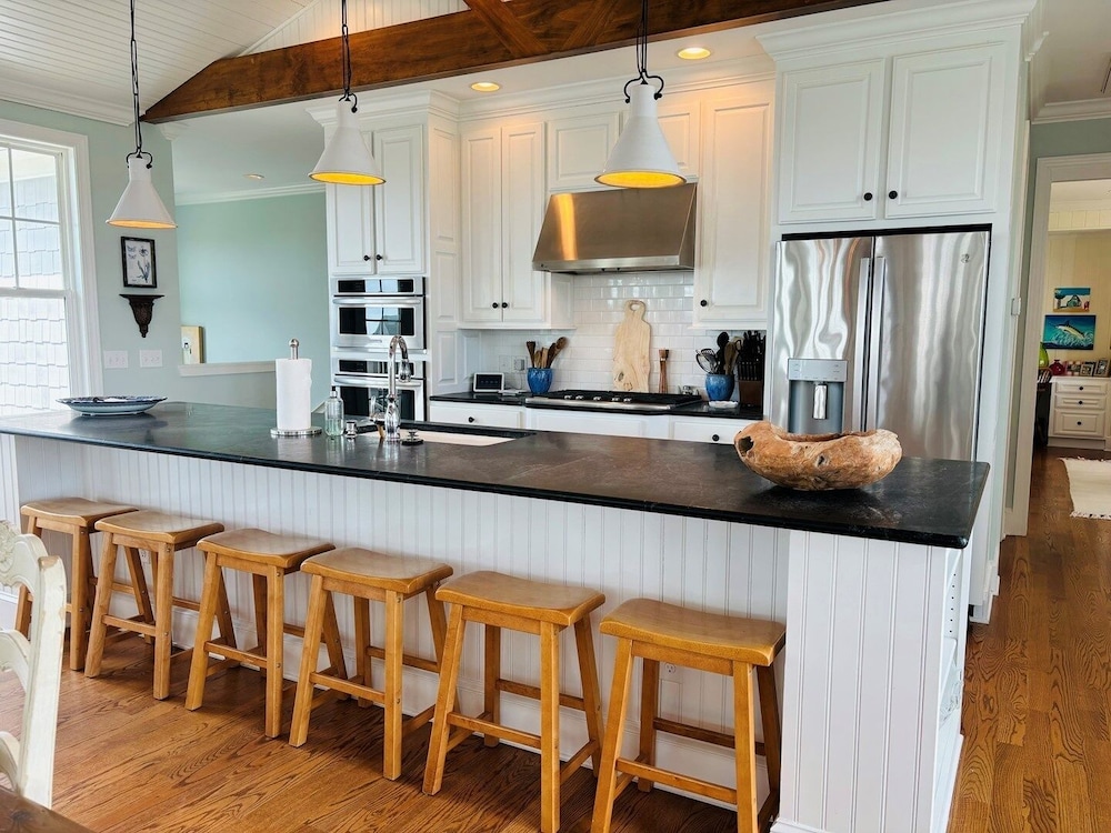 Gray Goose 5 Bedroom Home by RedAwning