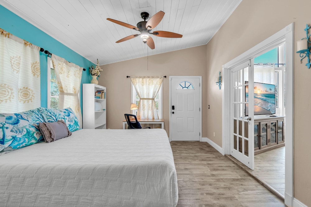 Bates Avenue House