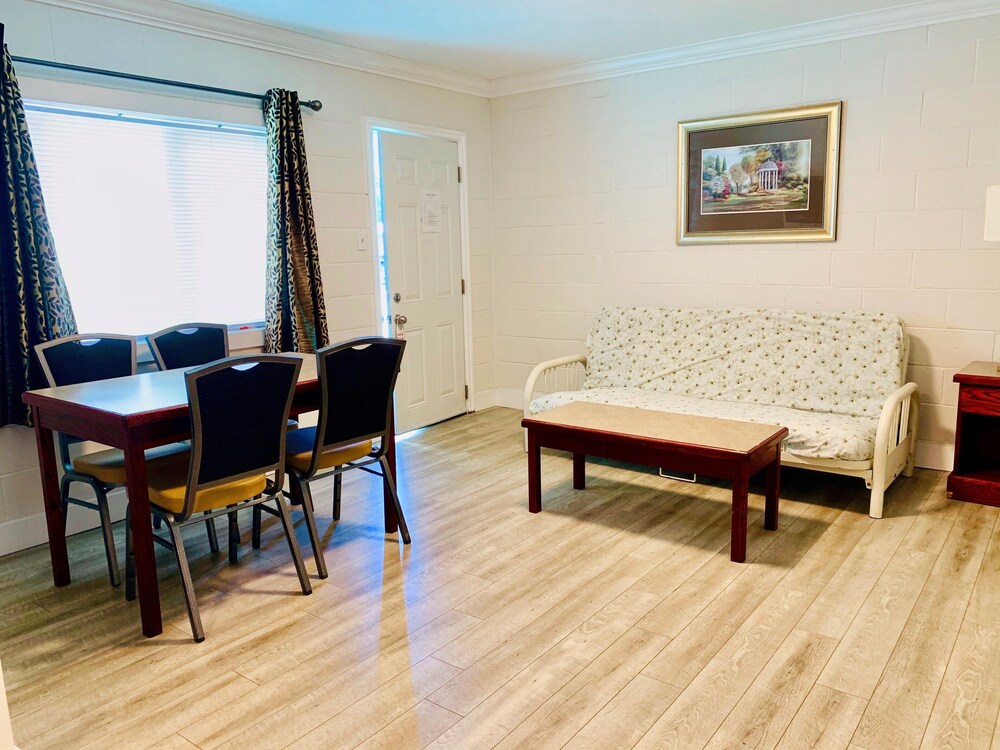 Travelers Motel