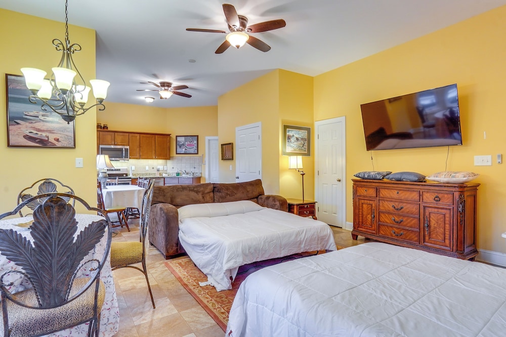 Scenic Studio w/ Dock Access in Fayetteville!