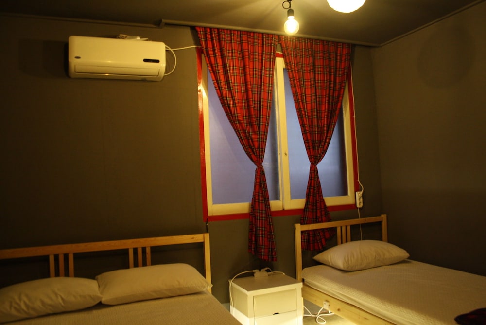 Mr.Comma Guesthouse - Hostel